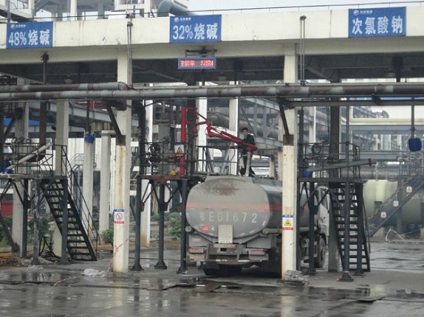 風(fēng)從虎，雨從龍，大大來(lái)了雨迎接！興發(fā)牛，大壩壯，主席來(lái)了宜昌亮！